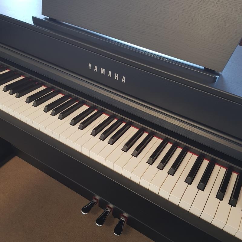 Yamaha Clavinova CLP-635 digital Piano in black – Gallery image – Roberts Pianos Oxford