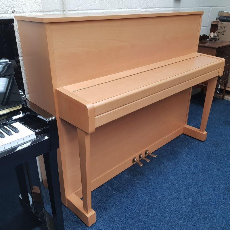 Seiler Primus Trend upright Piano in beech – Gallery image – Roberts Pianos Oxford