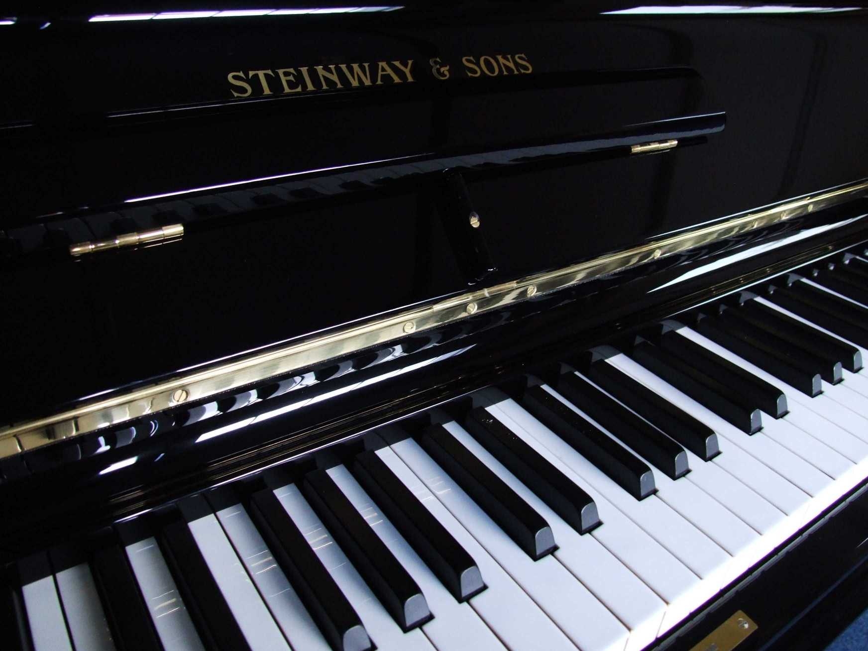 Steinway E