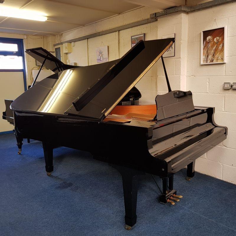 Yamaha C7 grand Piano in bright black – Gallery image – Roberts Pianos Oxford