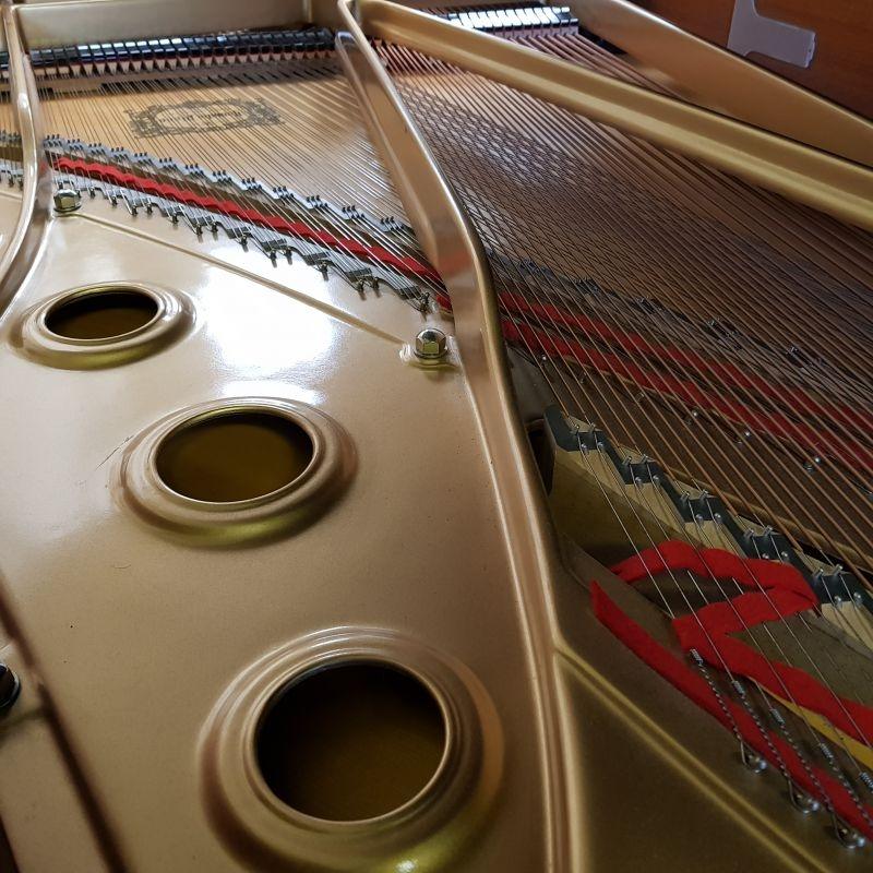 Yamaha C7 grand Piano in bright black – Gallery image – Roberts Pianos Oxford
