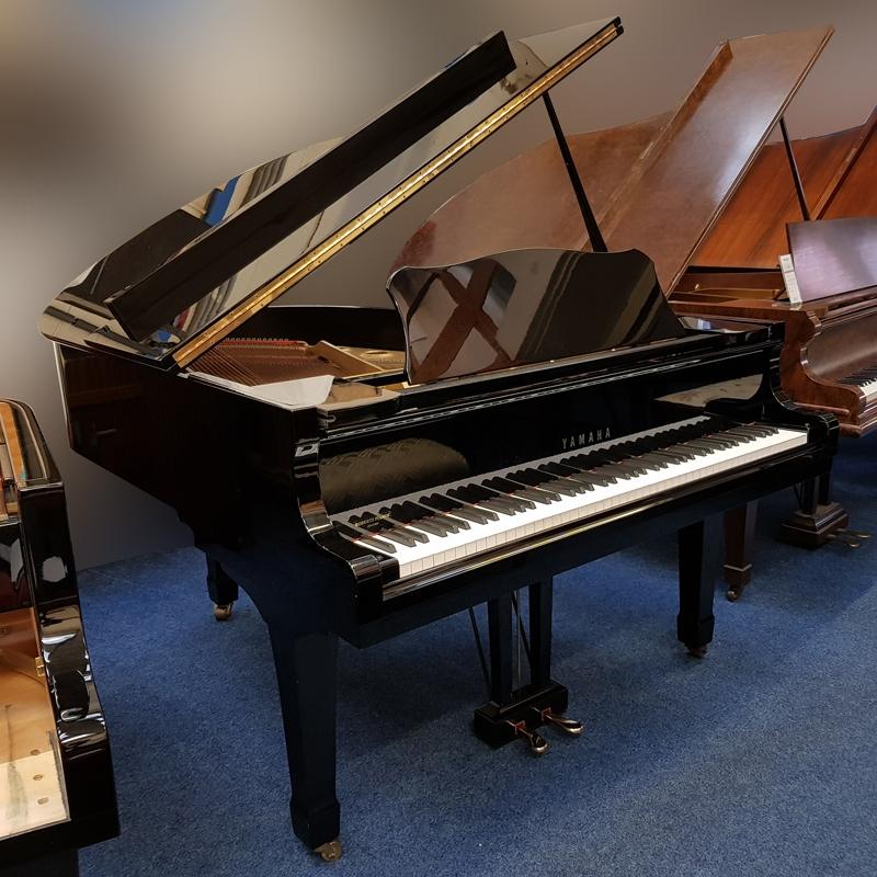 Yamaha G2 grand Piano in bright black – Featured image – Roberts Pianos Oxford