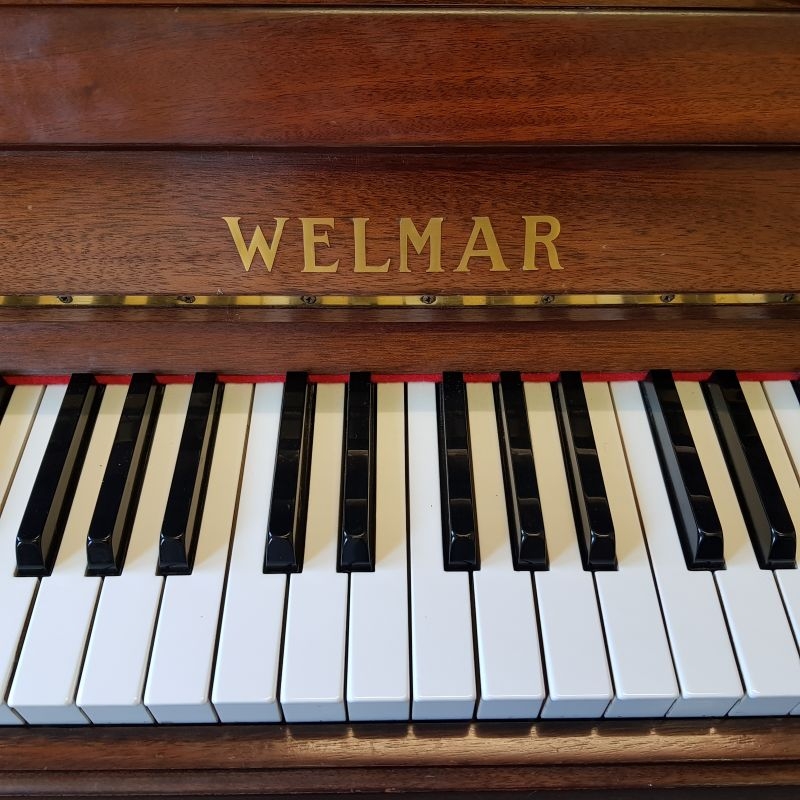 Welmar upright Piano in mahogany – Gallery image – Roberts Pianos Oxford