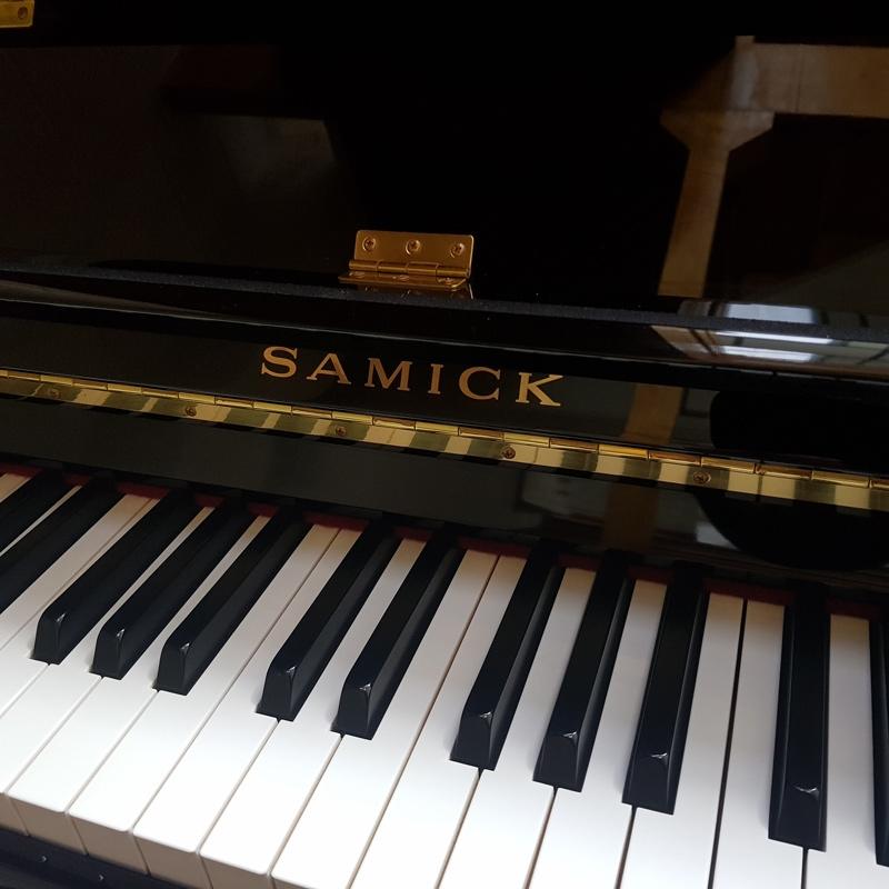 Samick upright Piano in Black – Gallery image – Roberts Pianos Oxford