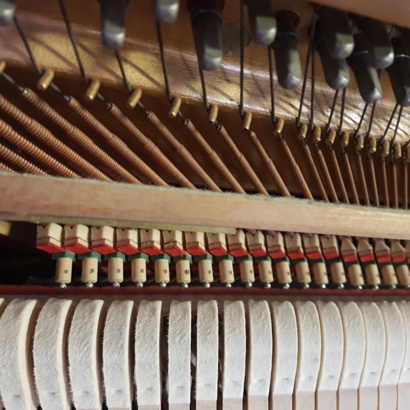 Knight upright Piano in mahogany – Gallery image – Roberts Pianos Oxford