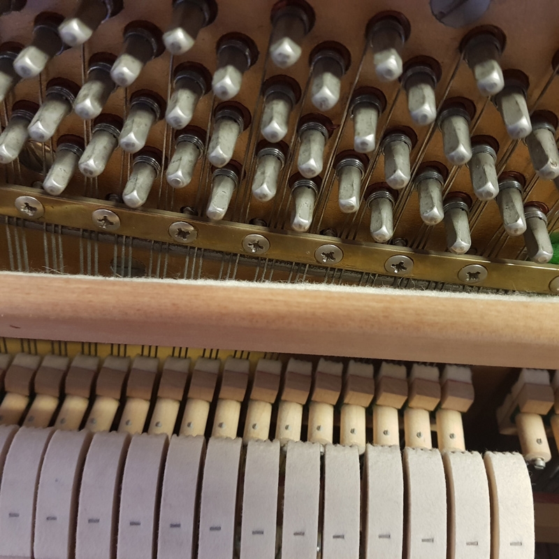 Knight upright Piano in mahogany – Gallery image – Roberts Pianos Oxford