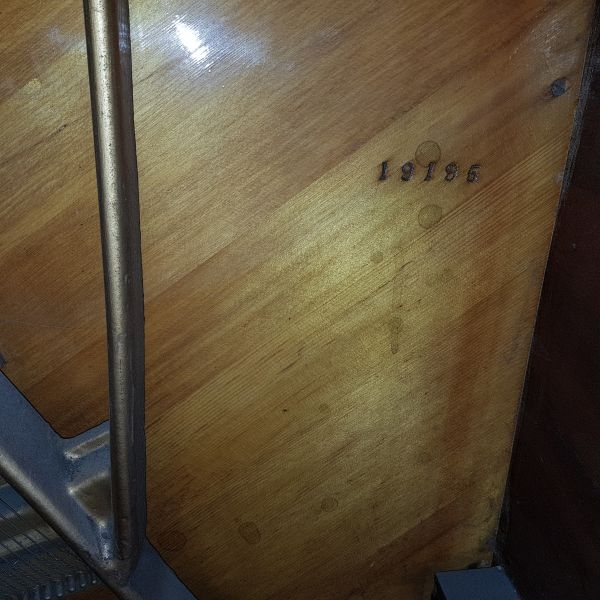 Welmar upright Piano in light mahogany – Gallery image – Roberts Pianos Oxford