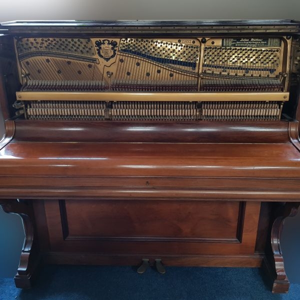 Bluthner upright Piano in rosewood – Gallery image – Roberts Pianos Oxford