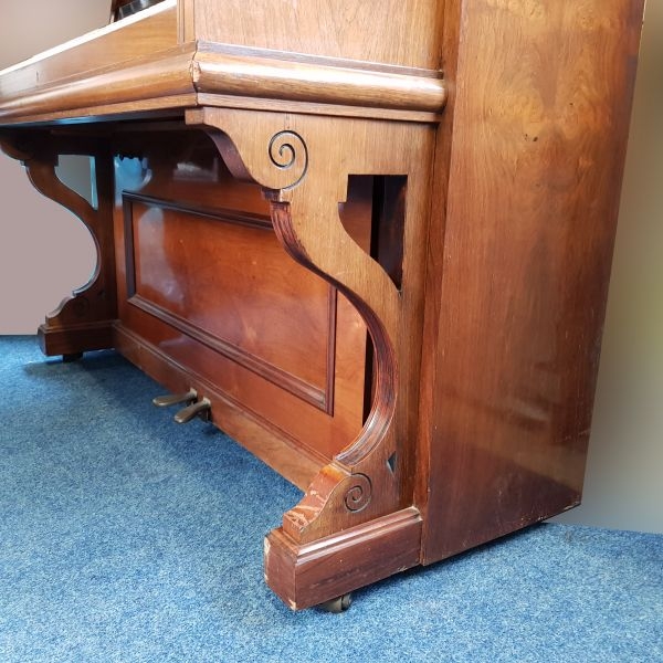 Bluthner upright Piano in rosewood – Gallery image – Roberts Pianos Oxford