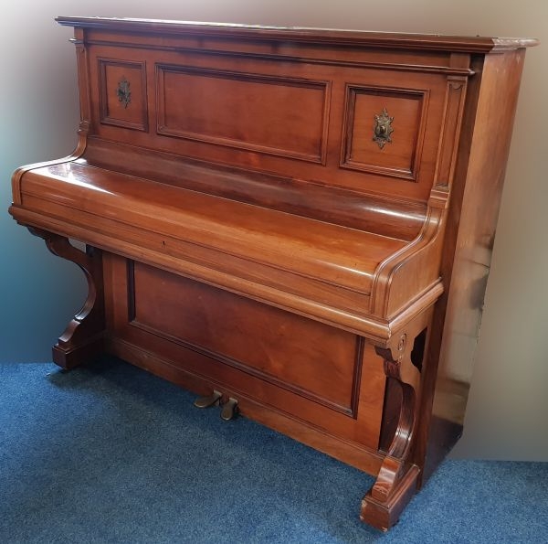 Bluthner upright Piano in rosewood – Gallery image – Roberts Pianos Oxford