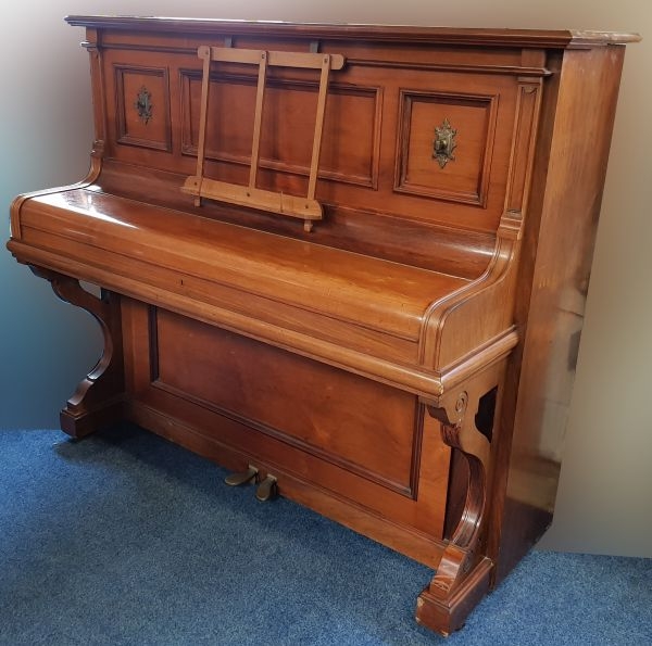 Bluthner upright Piano in rosewood – Gallery image – Roberts Pianos Oxford