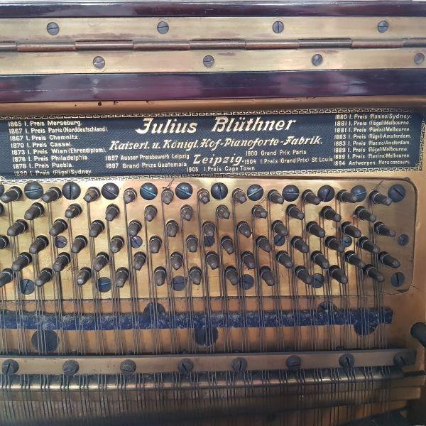 Bluthner upright Piano in rosewood – Gallery image – Roberts Pianos Oxford
