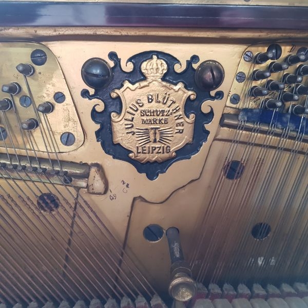 Bluthner upright Piano in rosewood – Gallery image – Roberts Pianos Oxford