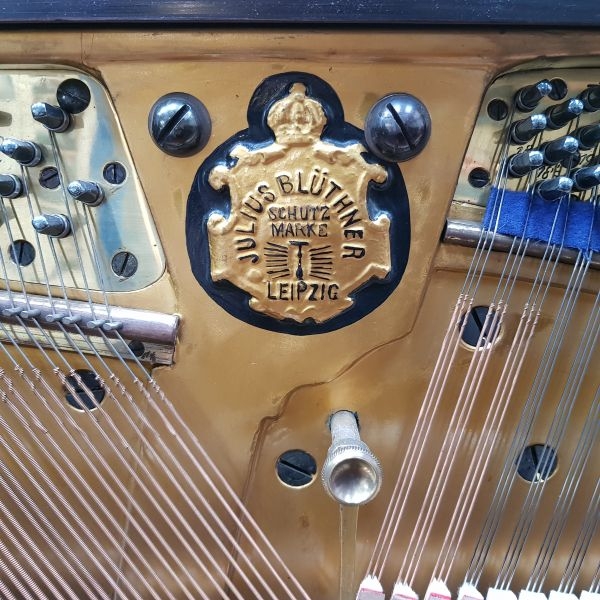 Bluthner upright Piano in rosewood – Gallery image – Roberts Pianos Oxford
