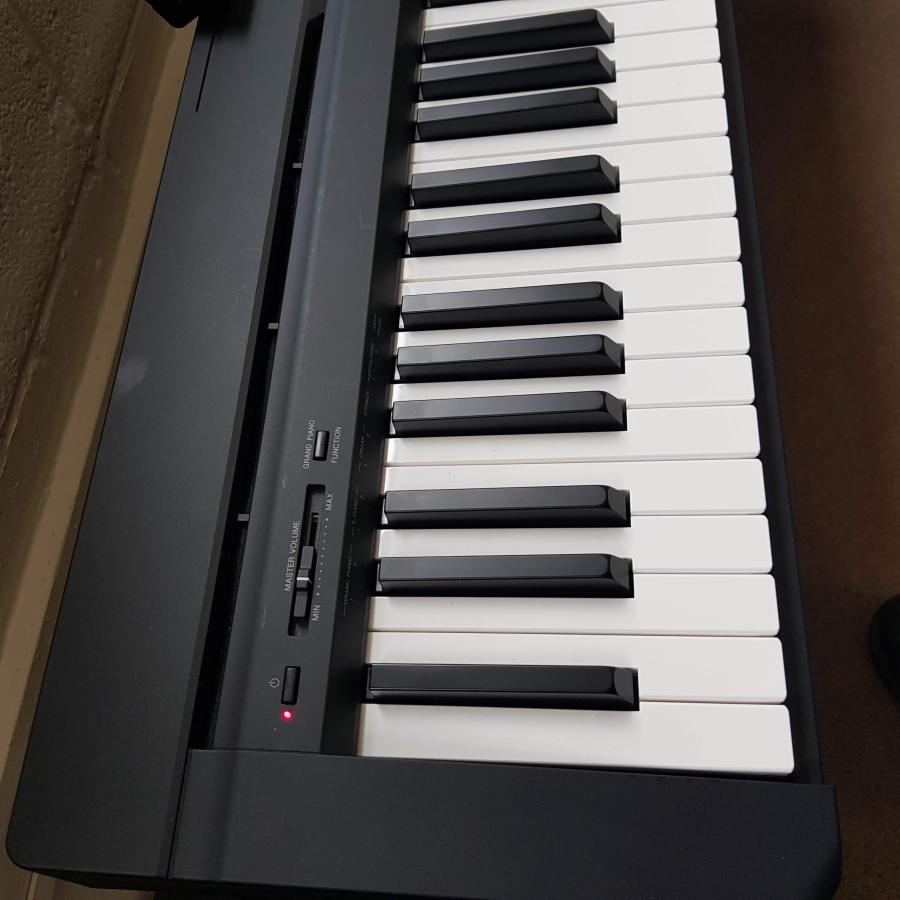 Yamaha P-35 digital Piano in Black – Gallery image – Roberts Pianos Oxford