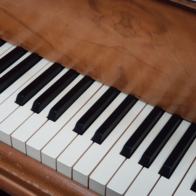Monington and Weston grand Piano in walnut – Gallery image – Roberts Pianos Oxford