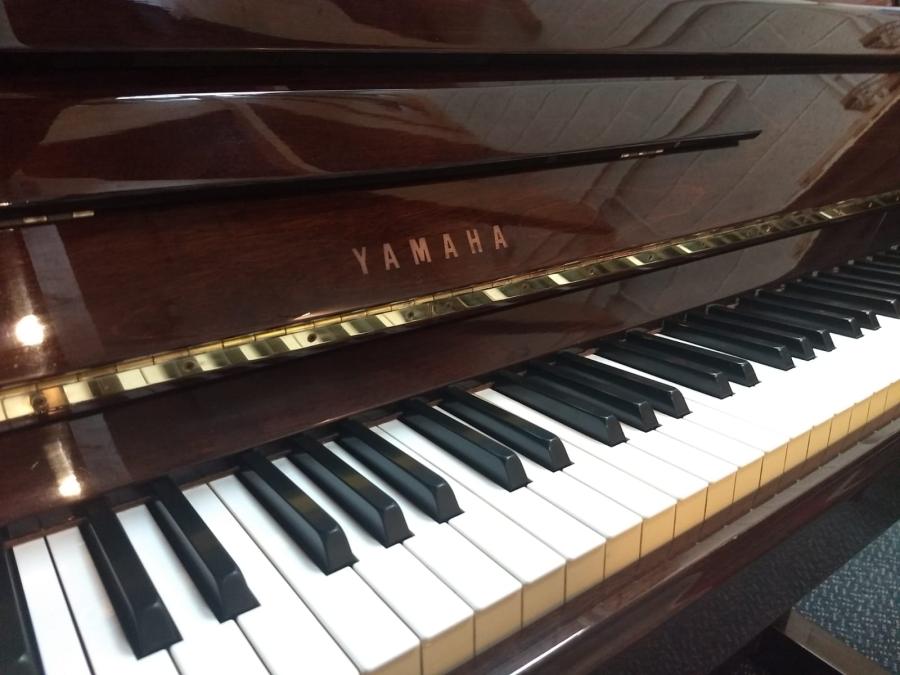 Yamaha M1S upright Piano in Bright walnut – Gallery image – Roberts Pianos Oxford