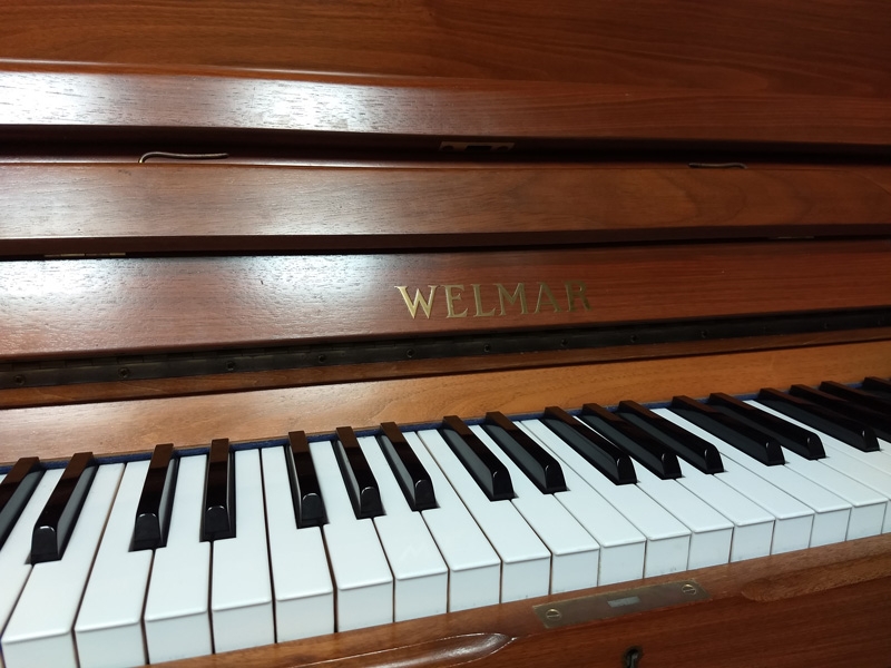 Welmar upright Piano in light walnut/mahogany – Gallery image – Roberts Pianos Oxford