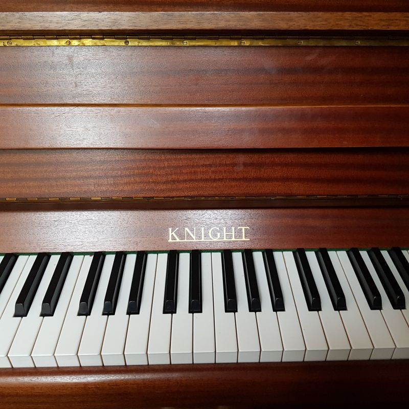 Knight upright Piano in mahogany – Gallery image – Roberts Pianos Oxford