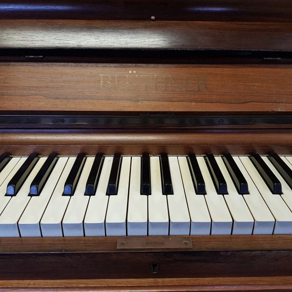 Bluthner upright Piano in Rosewood – Gallery image – Roberts Pianos Oxford