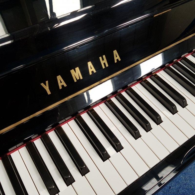 Yamaha U30A upright Piano in Black – Gallery image – Roberts Pianos Oxford
