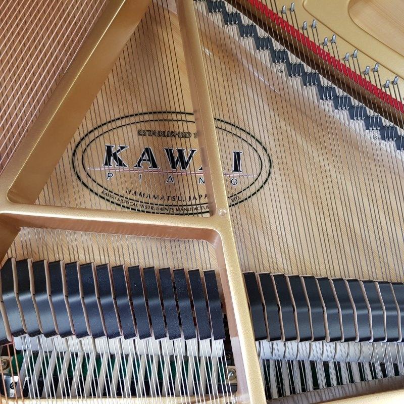 Kawai GL-10 grand Piano in black – Gallery image – Roberts Pianos Oxford