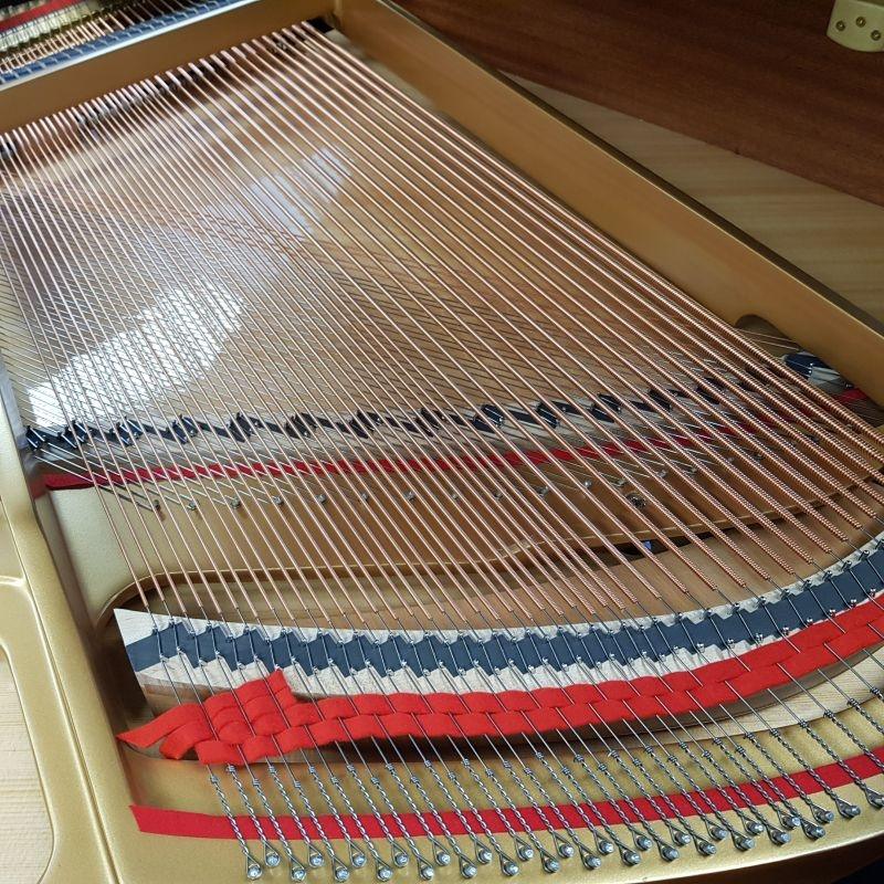 Kawai GL-10 grand Piano in black – Gallery image – Roberts Pianos Oxford