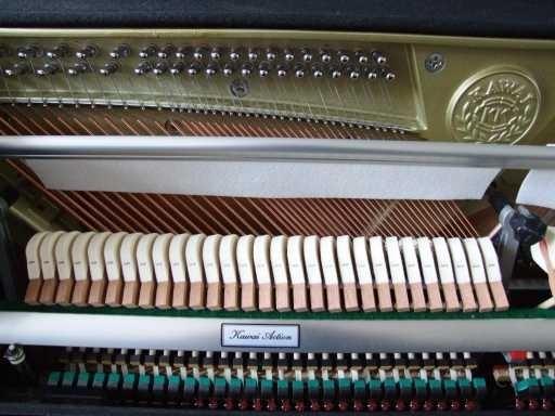 Kawai K200 upright Piano in bright black – Gallery image – Roberts Pianos Oxford