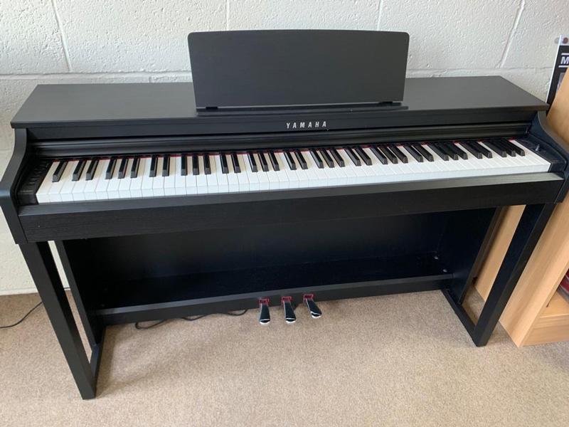 Yamaha CLP-525 digital Piano in satin black – Featured image – Roberts Pianos Oxford