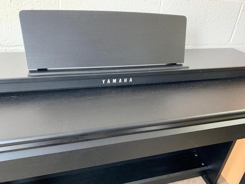 Yamaha CLP-525 digital Piano in satin black – Gallery image – Roberts Pianos Oxford
