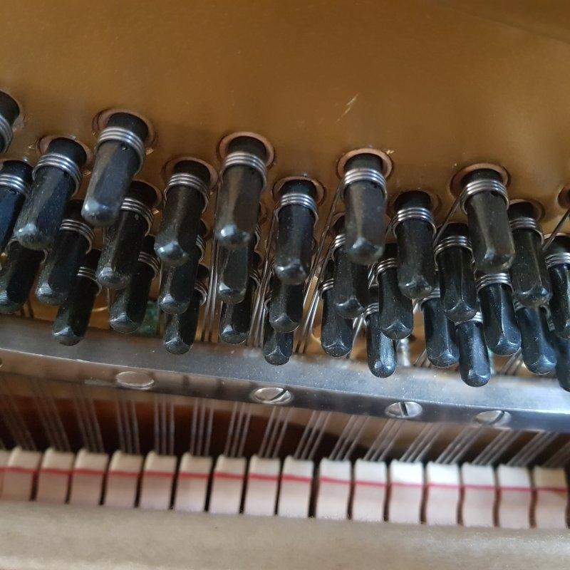 Yamaha U1H upright Piano in Bright black – Gallery image – Roberts Pianos Oxford