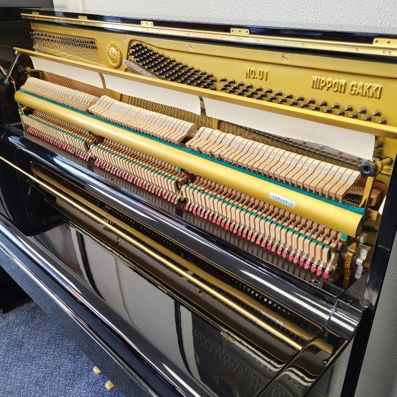Yamaha U1F upright Piano in Bright black – Gallery image – Roberts Pianos Oxford