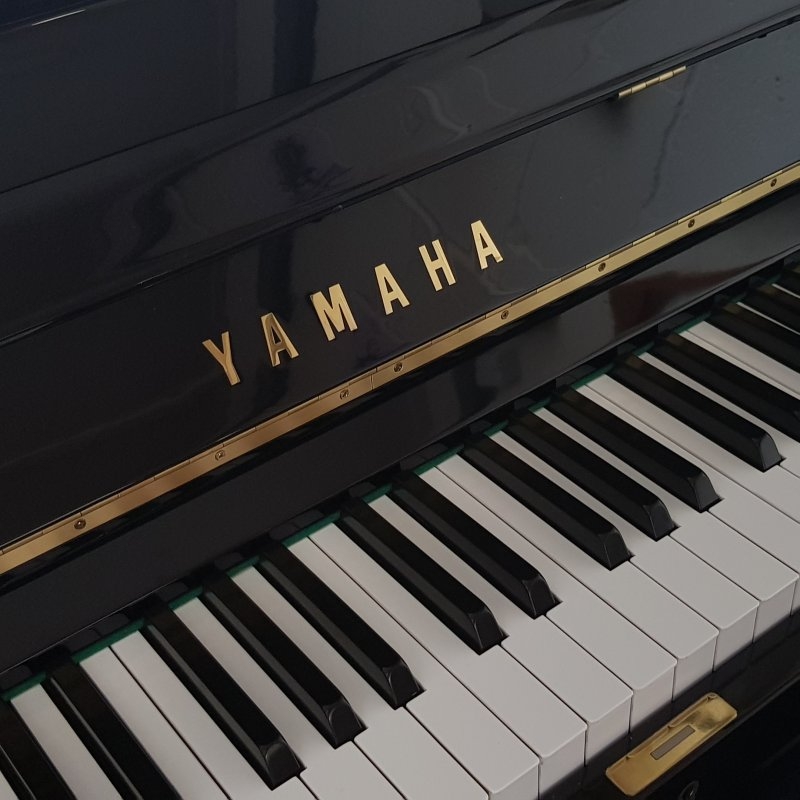 Yamaha U3H upright Piano in Black polyester – Gallery image – Roberts Pianos Oxford