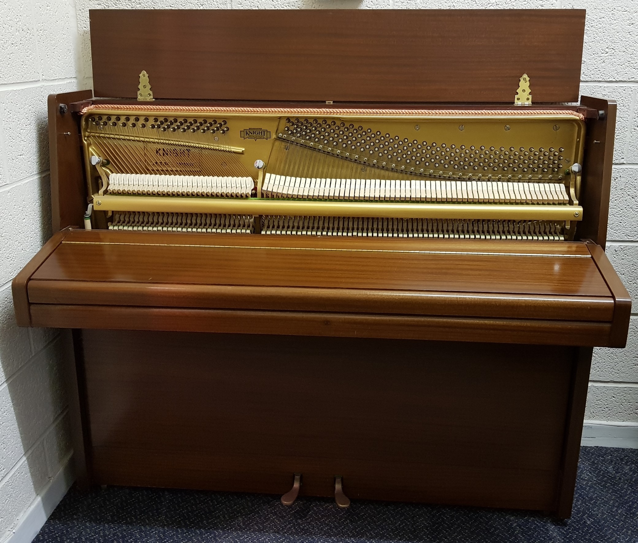Knight K10 upright Piano in mahogany – Gallery image – Roberts Pianos Oxford