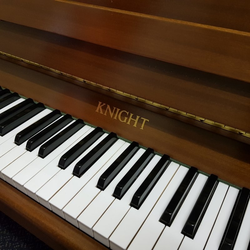 Knight K10 upright Piano in mahogany – Gallery image – Roberts Pianos Oxford