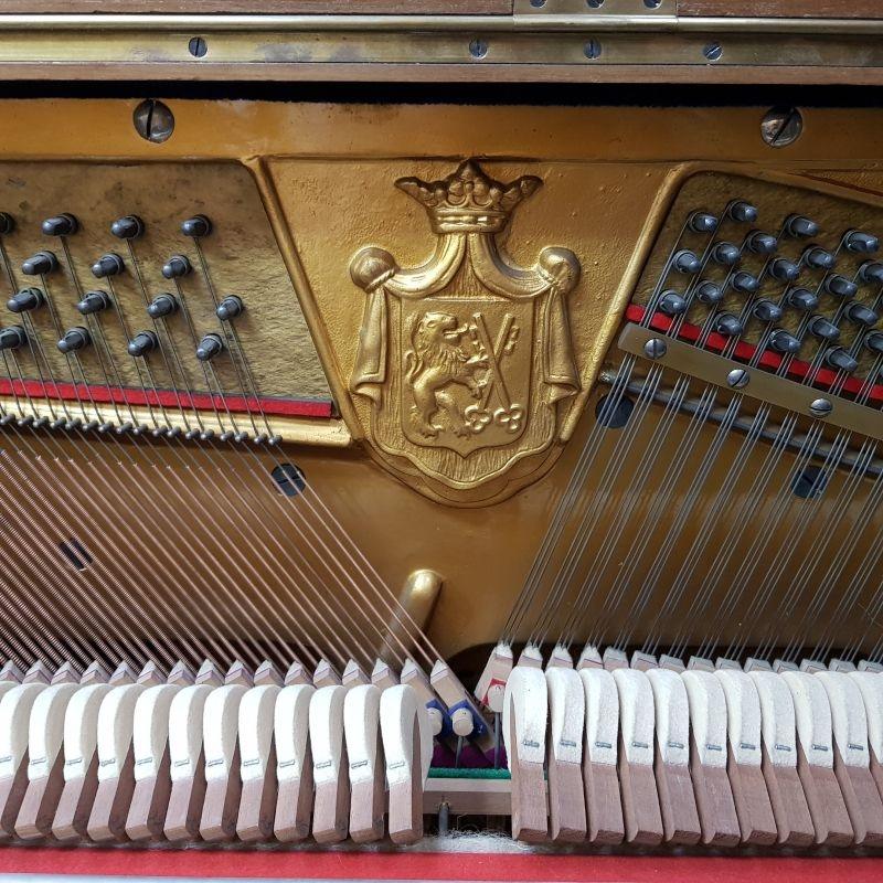 Seiler upright Piano in walnut & rosewood – Gallery image – Roberts Pianos Oxford