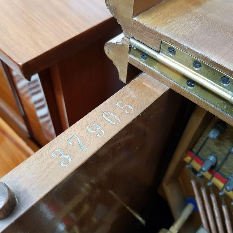 Seiler upright Piano in walnut & rosewood – Gallery image – Roberts Pianos Oxford