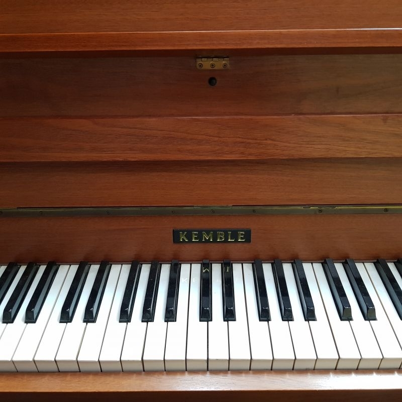 Kemble upright Piano in crown cut mahogany – Gallery image – Roberts Pianos Oxford