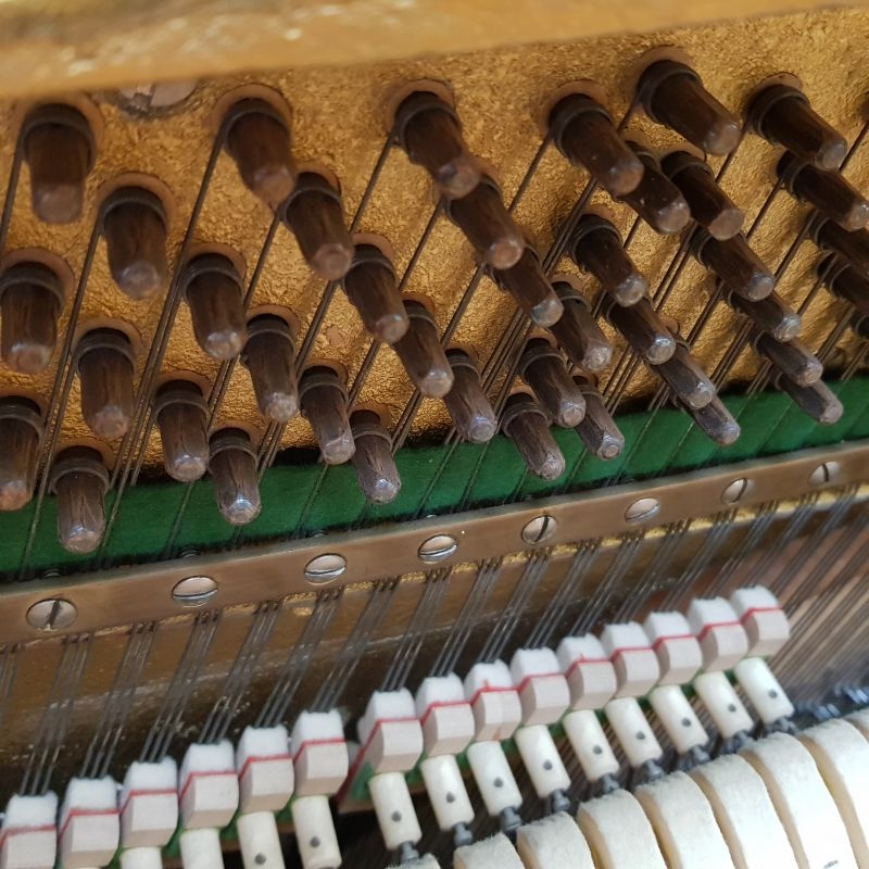 Kemble upright Piano in crown cut mahogany – Gallery image – Roberts Pianos Oxford