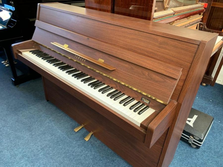 Yamaha E108 upright Piano in crown cut mahogany – Featured image – Roberts Pianos Oxford