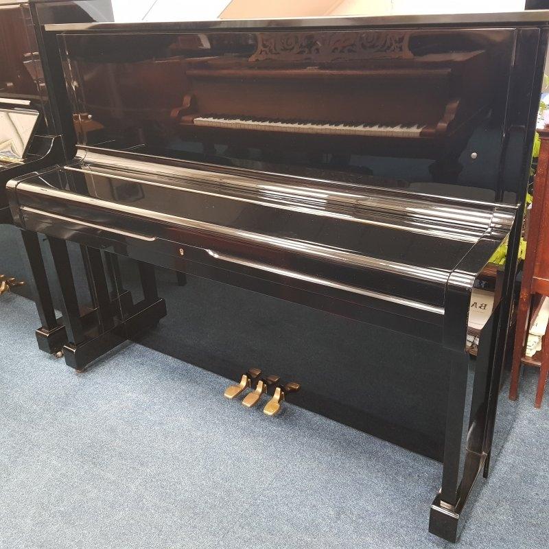 Yamaha U1G upright Piano in Bright black – Gallery image – Roberts Pianos Oxford