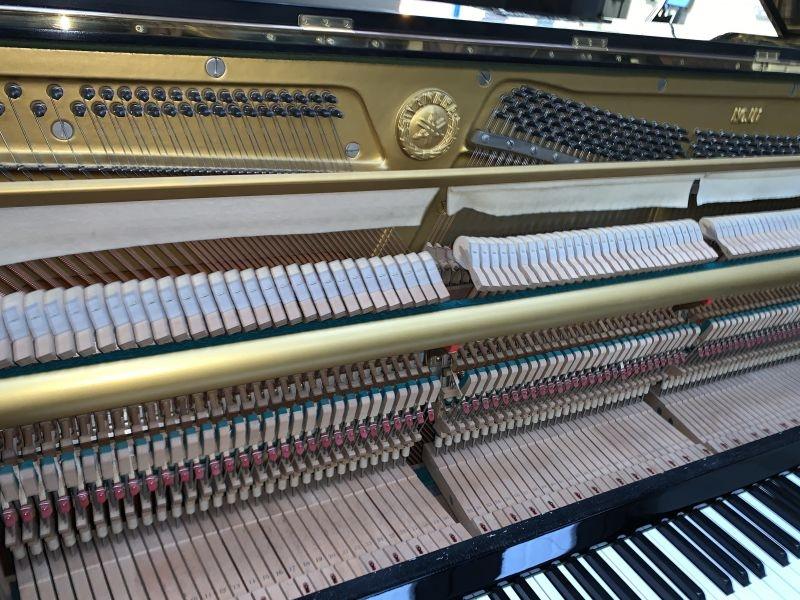 Yamaha U1G upright Piano in Bright black – Gallery image – Roberts Pianos Oxford