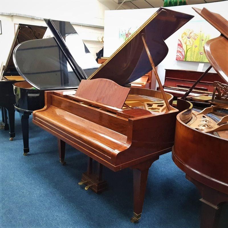 Bluthner Style lV grand Piano in fiddleback mahogany – Gallery image – Roberts Pianos Oxford