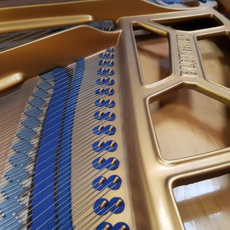 Bluthner Style lV grand Piano in fiddleback mahogany – Gallery image – Roberts Pianos Oxford