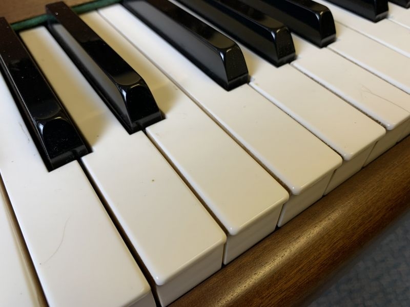 Knight K10 upright Piano in mahogany – Gallery image – Roberts Pianos Oxford