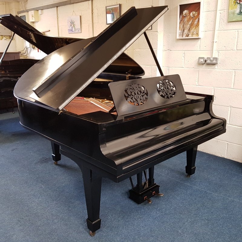 Steinway O