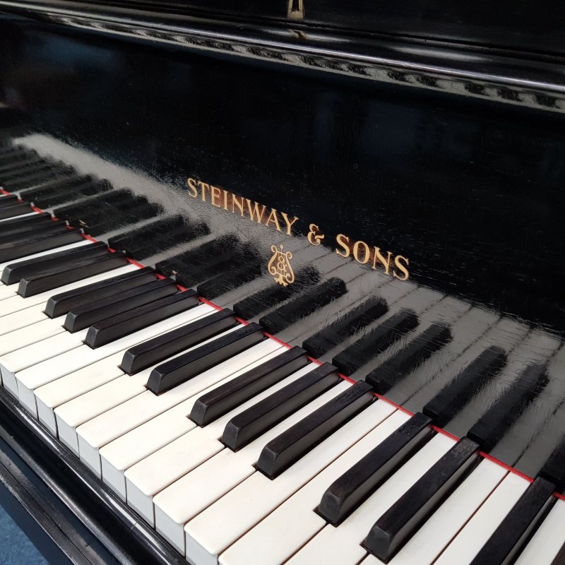 Steinway O