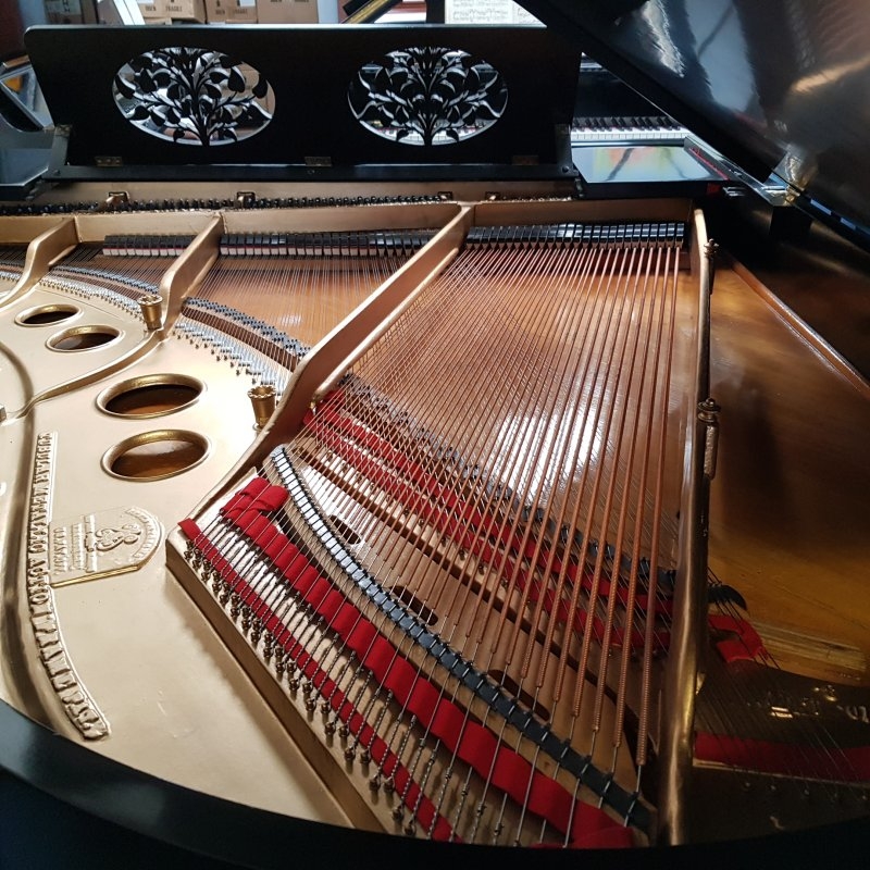 Steinway O