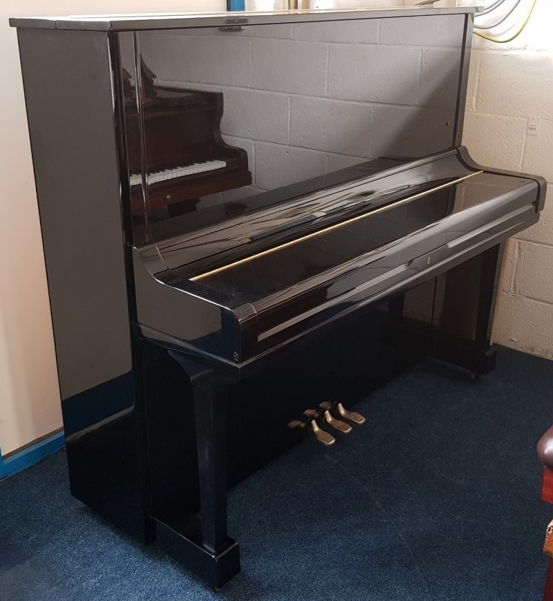 Yamaha U3H upright Piano in Black polyester – Gallery image – Roberts Pianos Oxford