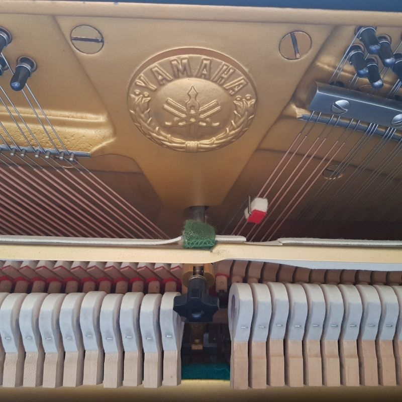 Yamaha U3H upright Piano in Black polyester – Gallery image – Roberts Pianos Oxford